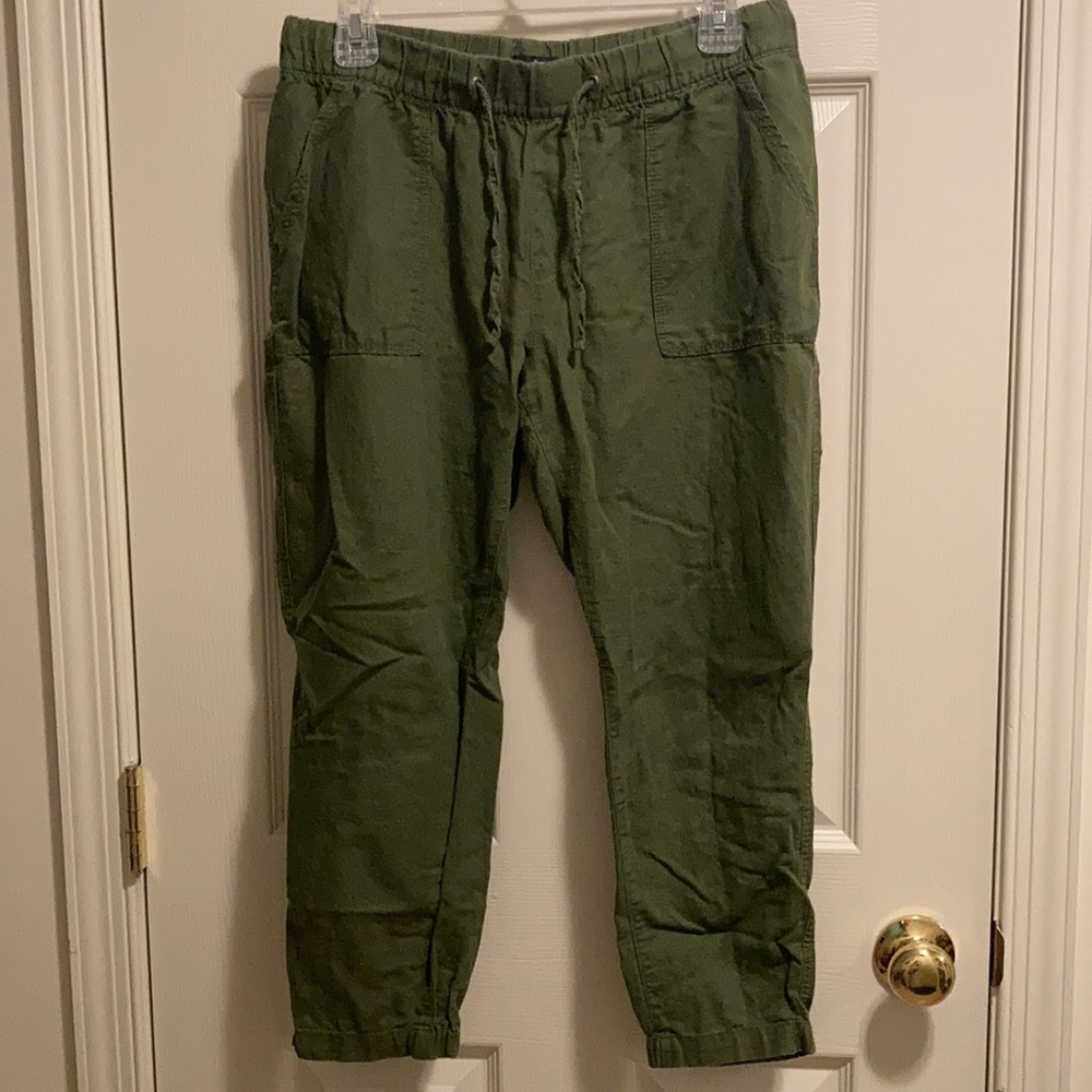 🟩🟩 Gap Stretch Utility Capris (size S)